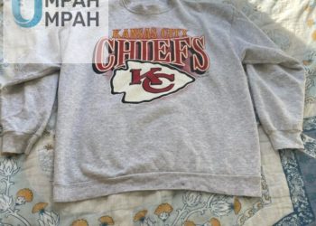 feature image Vintage Style Kansas City Chiefs Football Sweatshirt umpahumpah 1